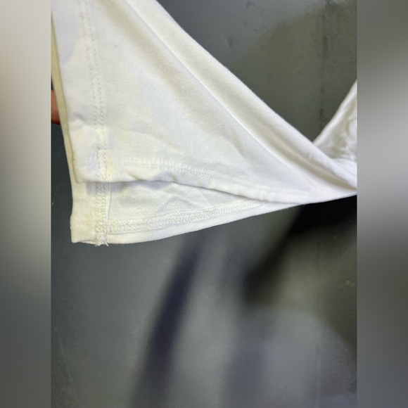 GOOD AMERICAN Deep V Henley Bodysuit in Offwhite.  Size 4/XL - Picture 7 of 9